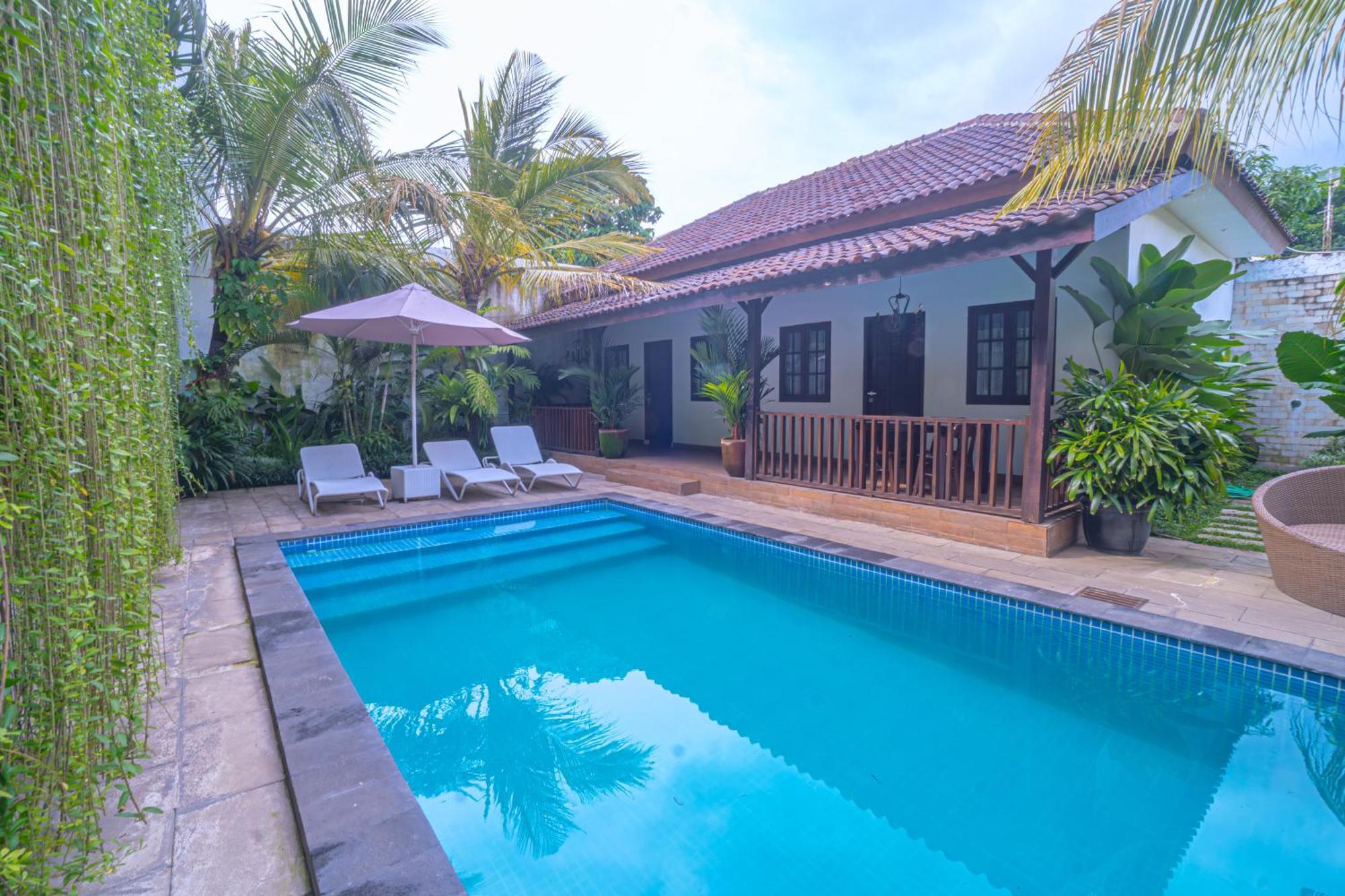 Отель La Casa Jogja Kejayan Экстерьер фото